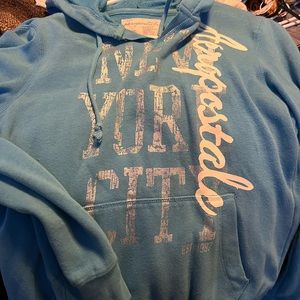 Women like new AEO sweatshirt